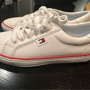 Women’s Tommy Hilfiger canvas shoes size 9.5 - like new